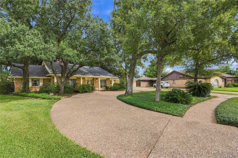 Property photo for 203 Ballantrae Lane, Houston, TX