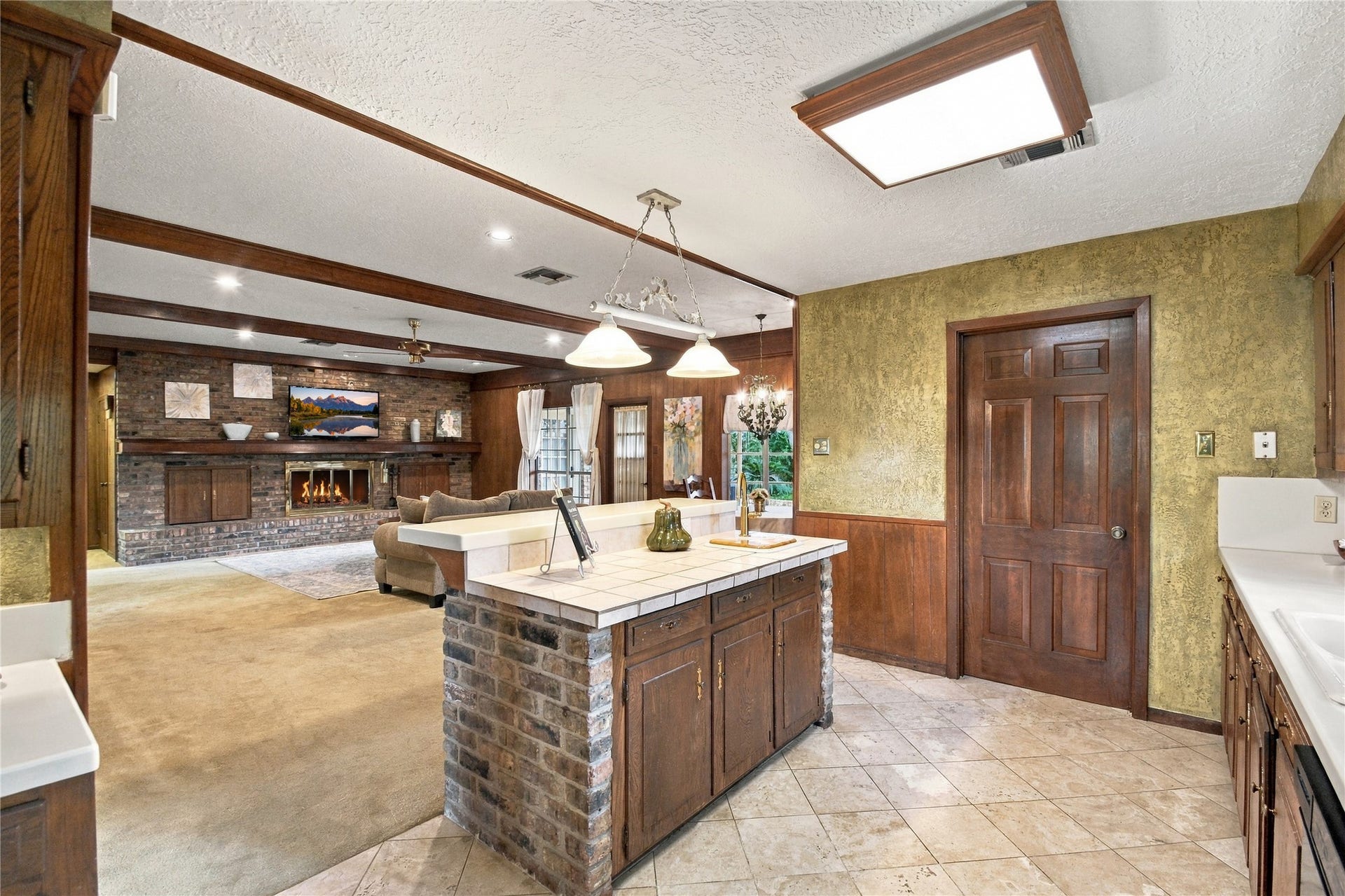 203 Ballantrae Lane, Houston, TX 77015