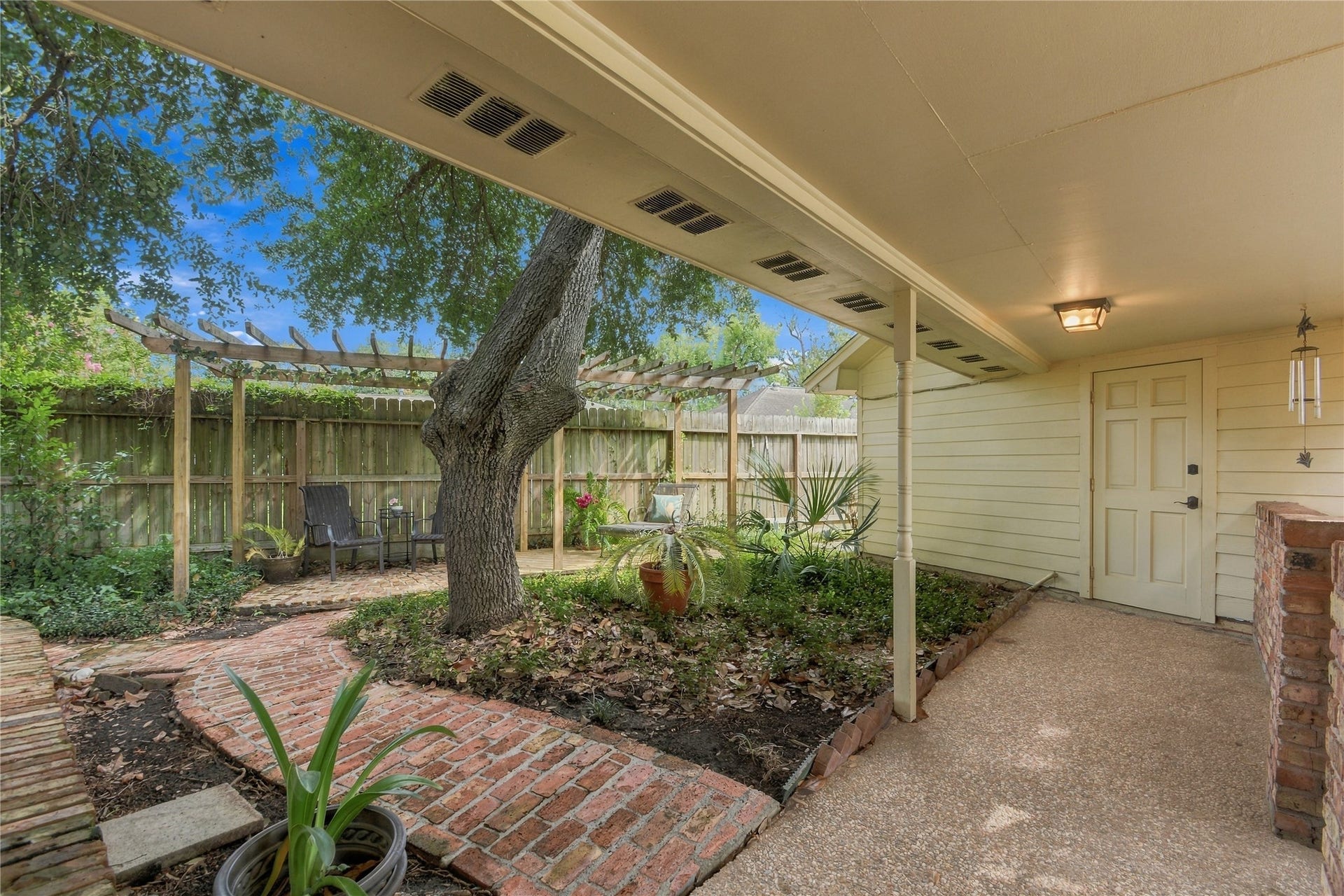 203 Ballantrae Lane, Houston, TX 77015
