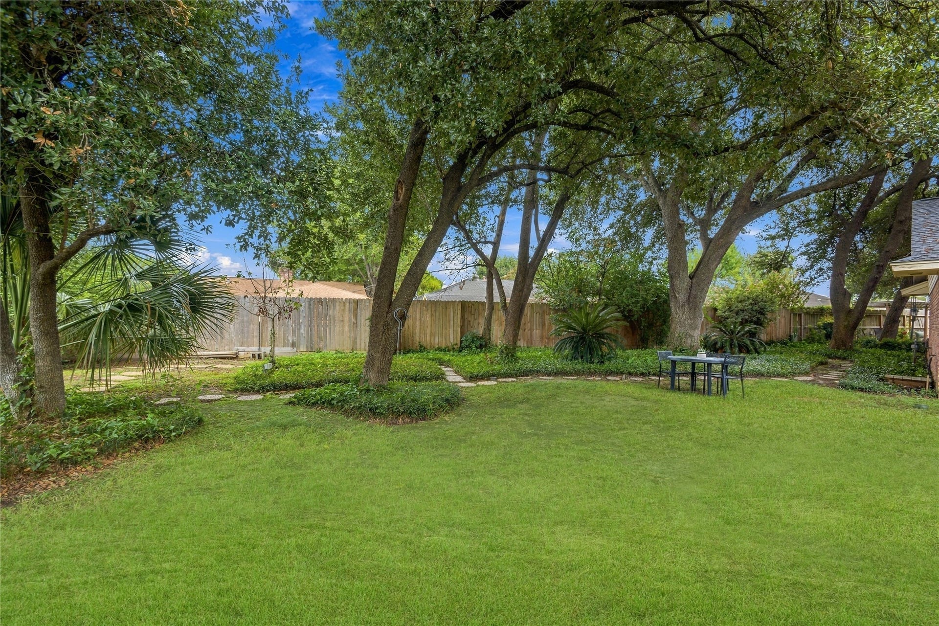 203 Ballantrae Lane, Houston, TX 77015