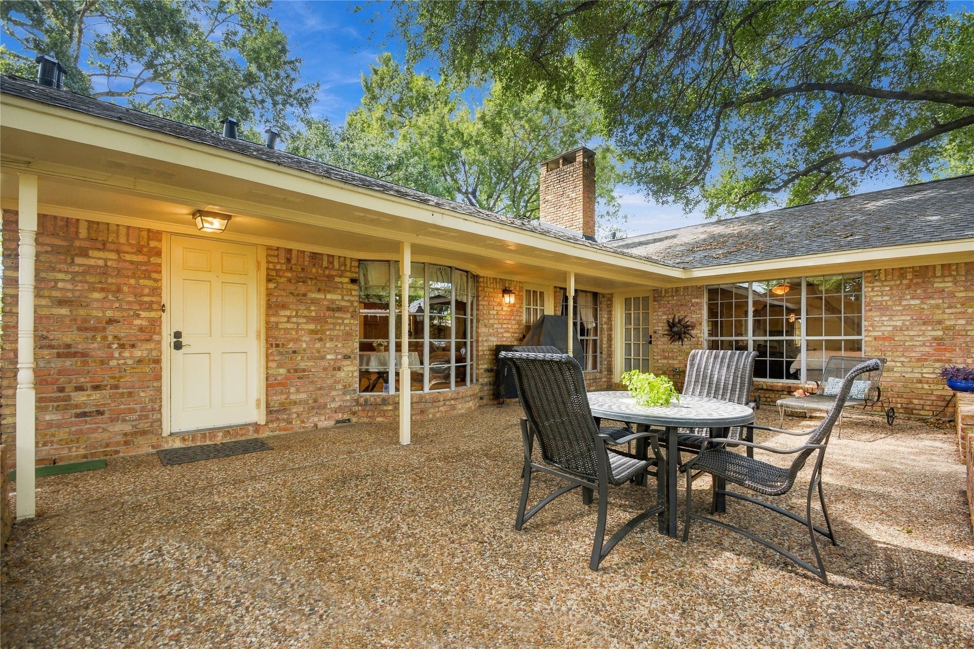 203 Ballantrae Lane, Houston, TX 77015