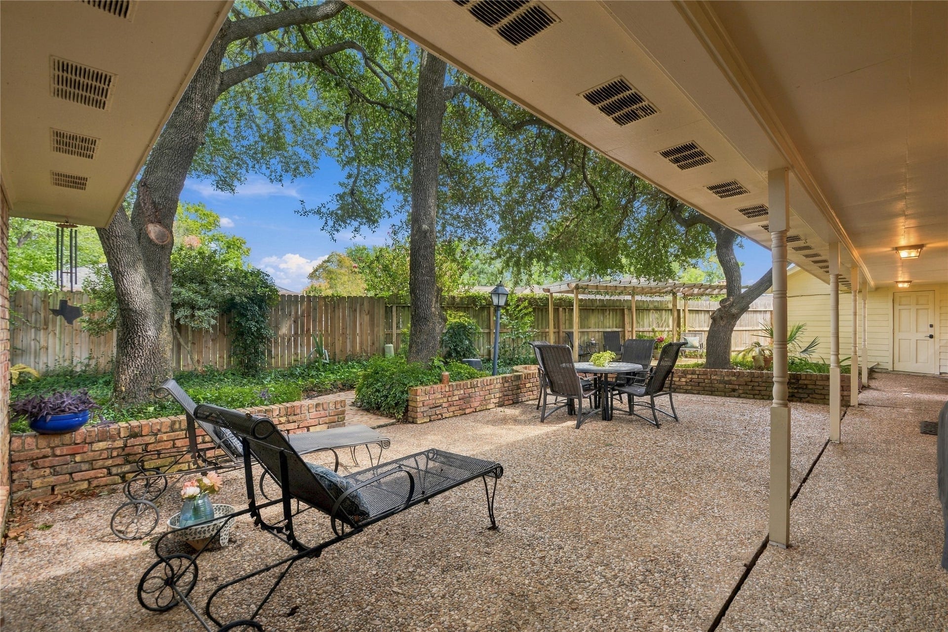 203 Ballantrae Lane, Houston, TX 77015