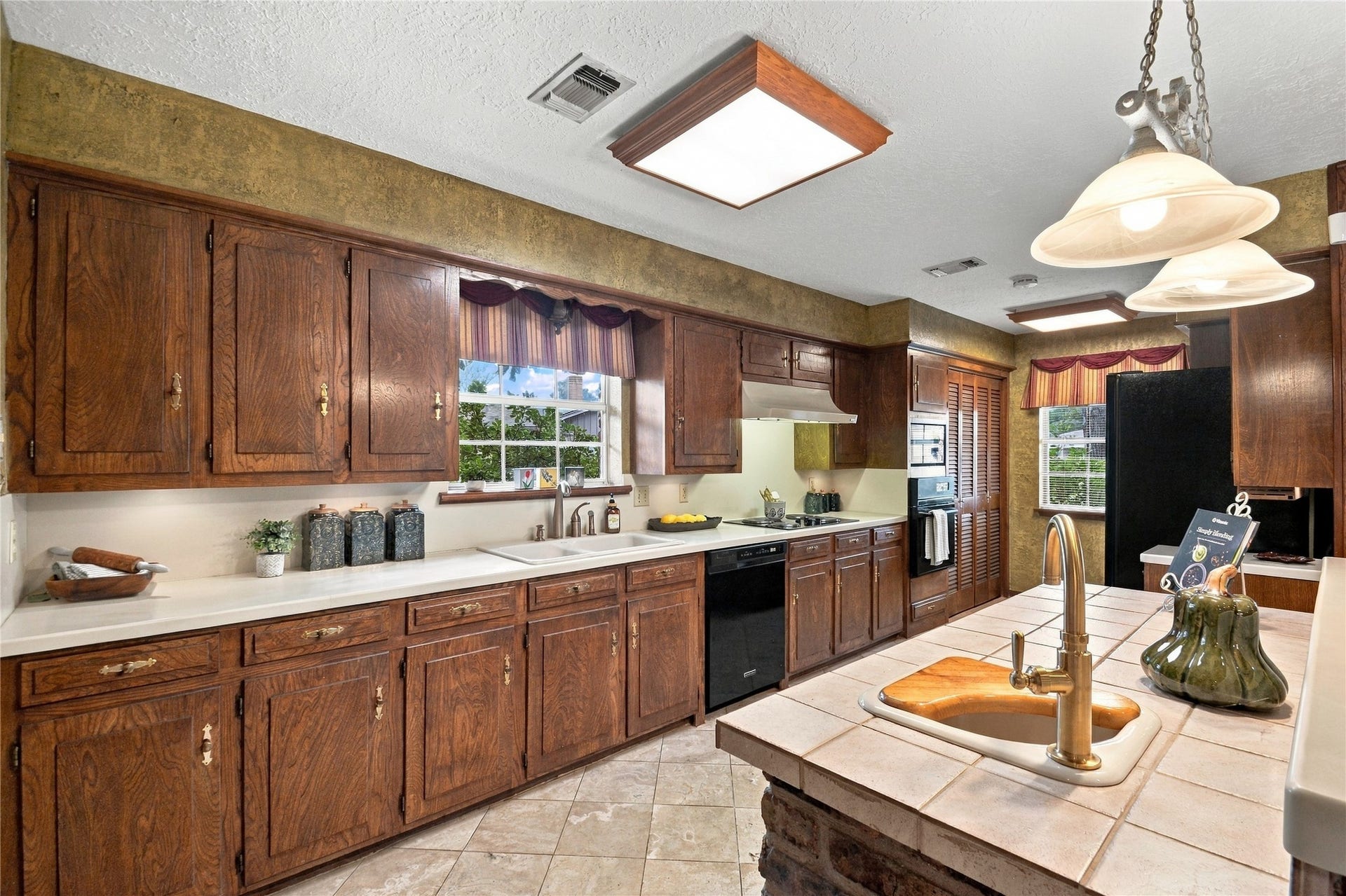 203 Ballantrae Lane, Houston, TX 77015