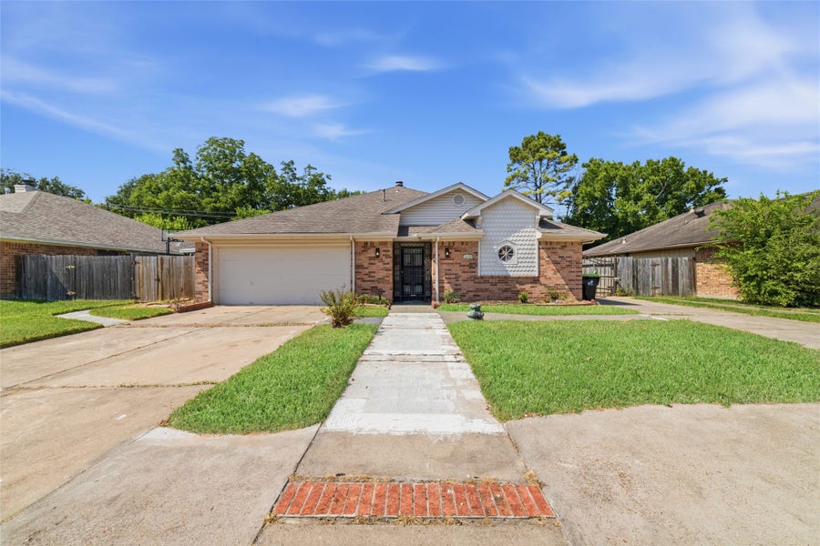 Property photo for 1410 Lexington Boulevard, Missouri City, TX