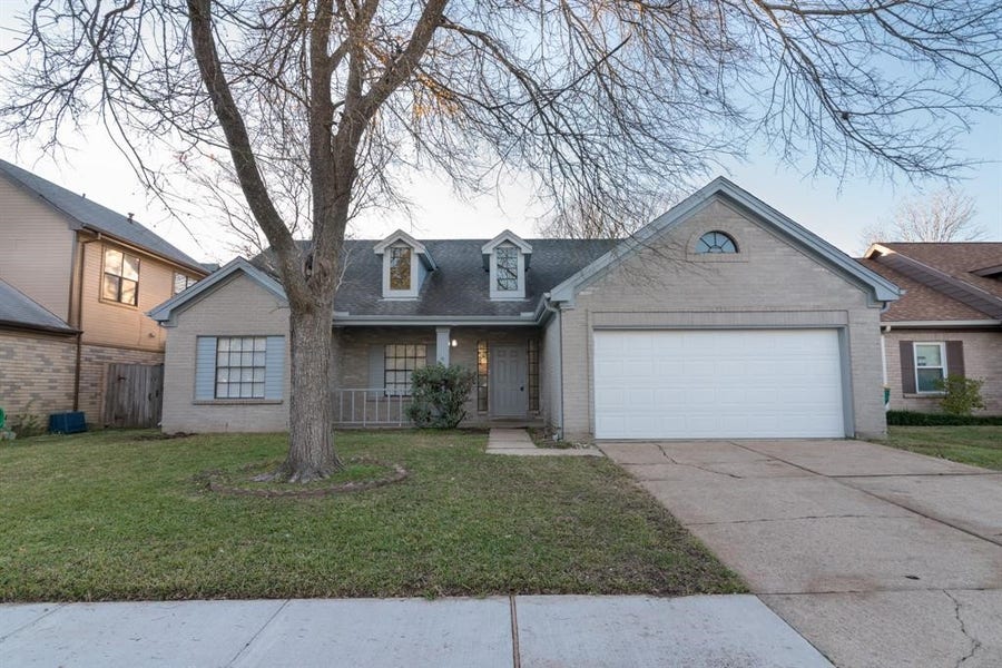 Property photo for 1030 Wentworth Drive, Pearland, TX