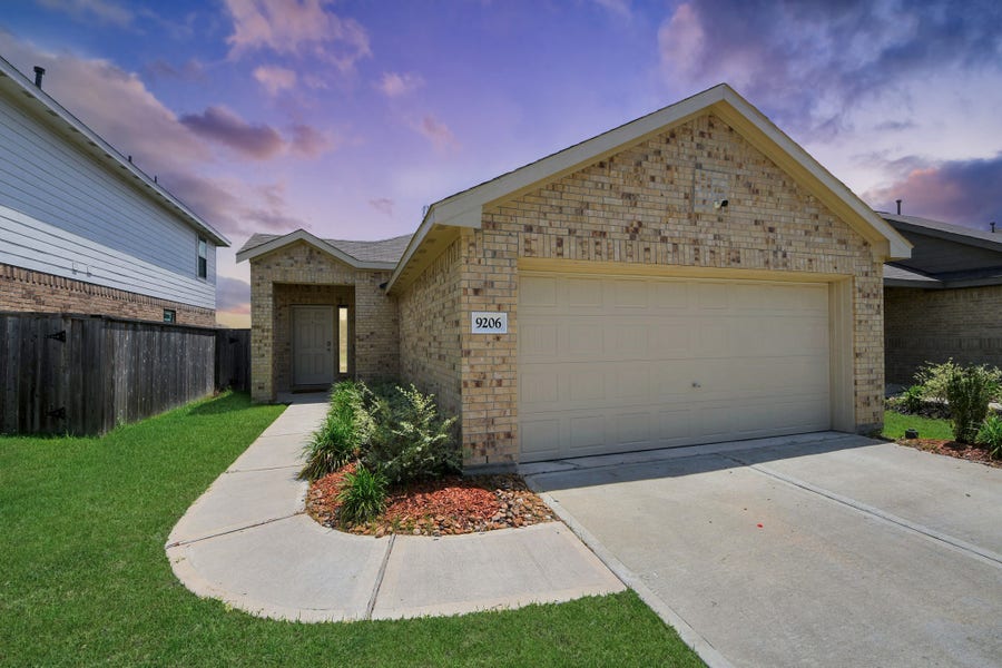 Property photo for 9206 Burnet Fields Drive, Baytown, TX