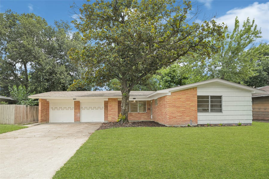 Property photo for 914 Peach Spring Drive, Houston, TX