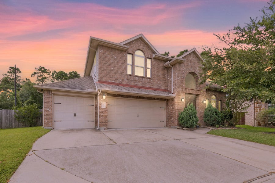 Property photo for 18118 Banpo Court, Houston, TX