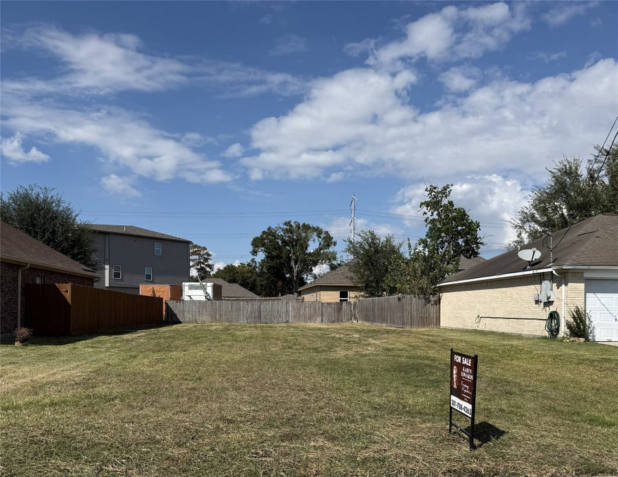 Property photo for 209 Dixie Drive, Deer Park, TX
