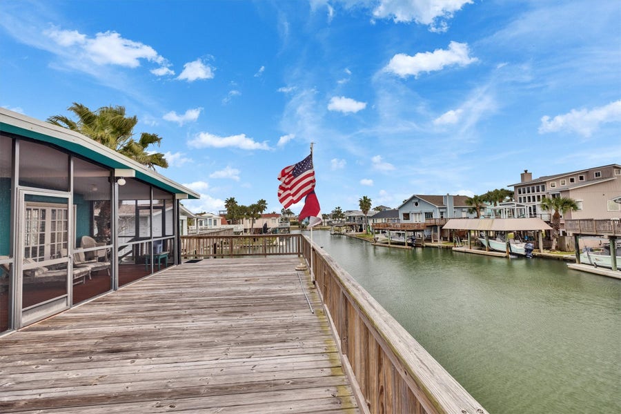 Property photo for 16703 Curlew Road Road, Jamaica Beach, TX