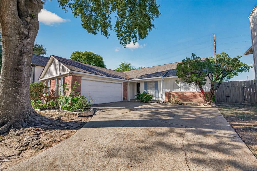 Property photo for 16026 Sweetwater Creek Drive, Houston, TX