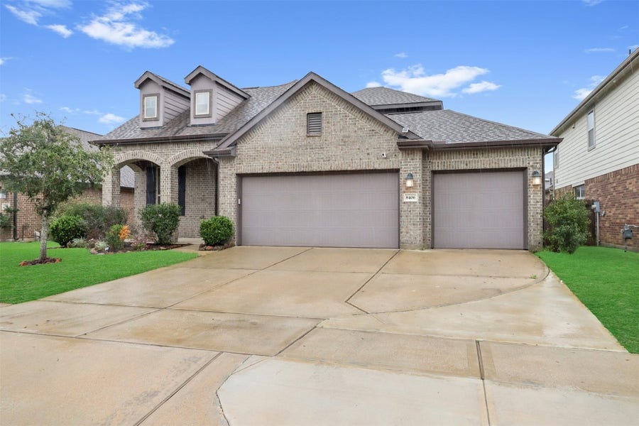 Property photo for 8406 Hunters Cliff Drive, Baytown, TX