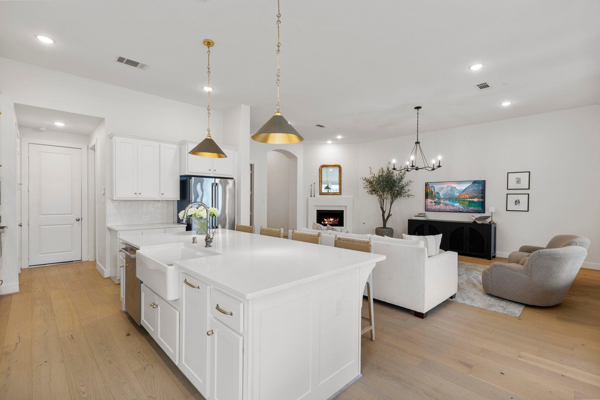18030 Blu Terrace Drive, Conroe, TX 77302 Open-concept living and kitchen