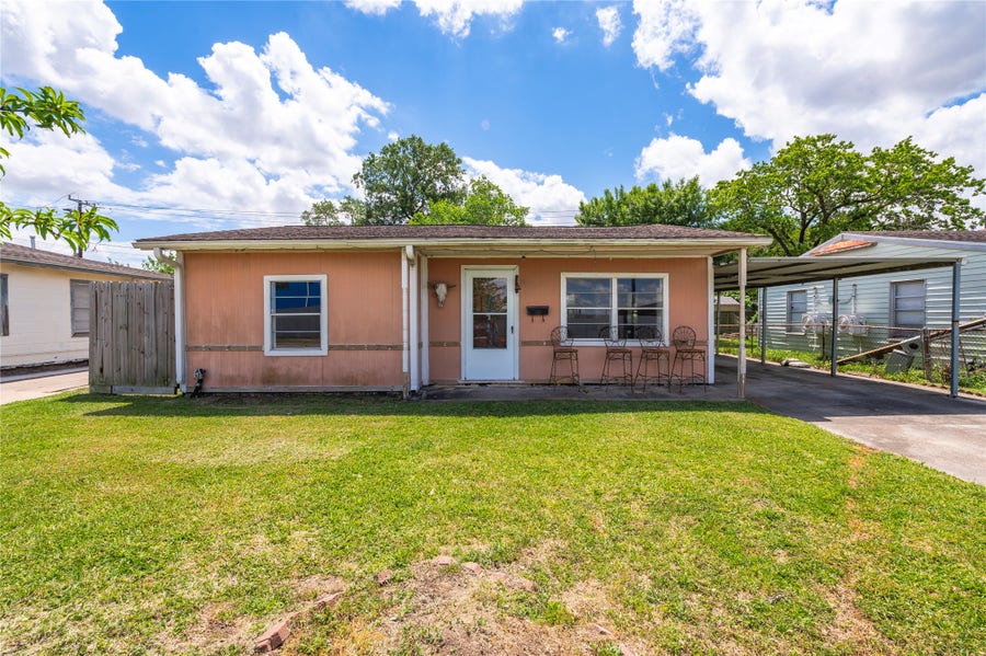 Property photo for 718 E Belmont Street, Pasadena, TX