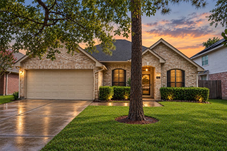Property photo for 14015 Crown Glen Court, Houston, TX