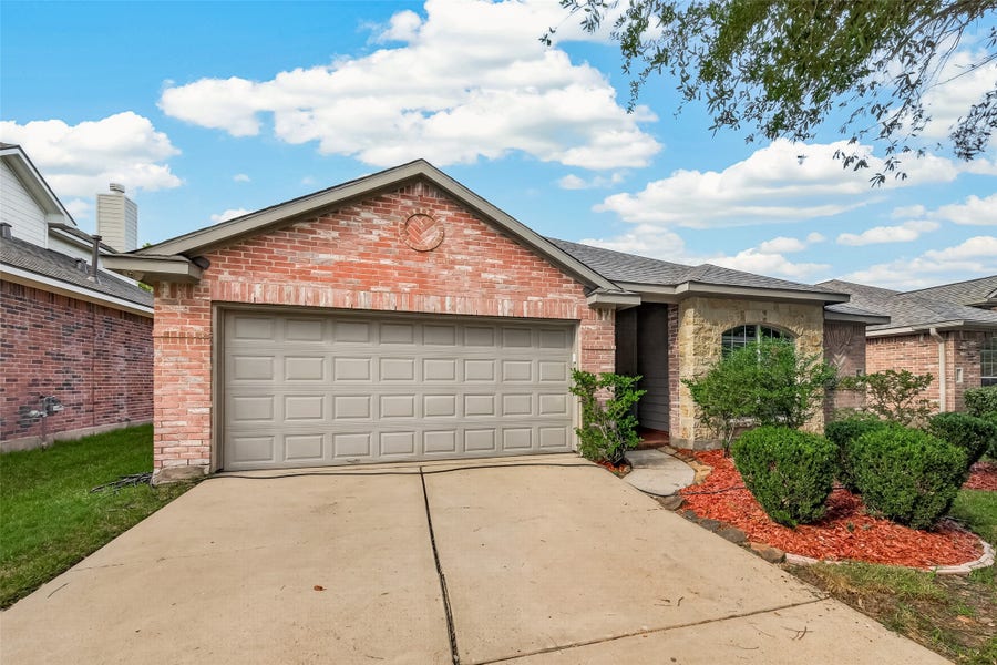 Property photo for 13109 Rippling Creek Lane, Pearland, TX