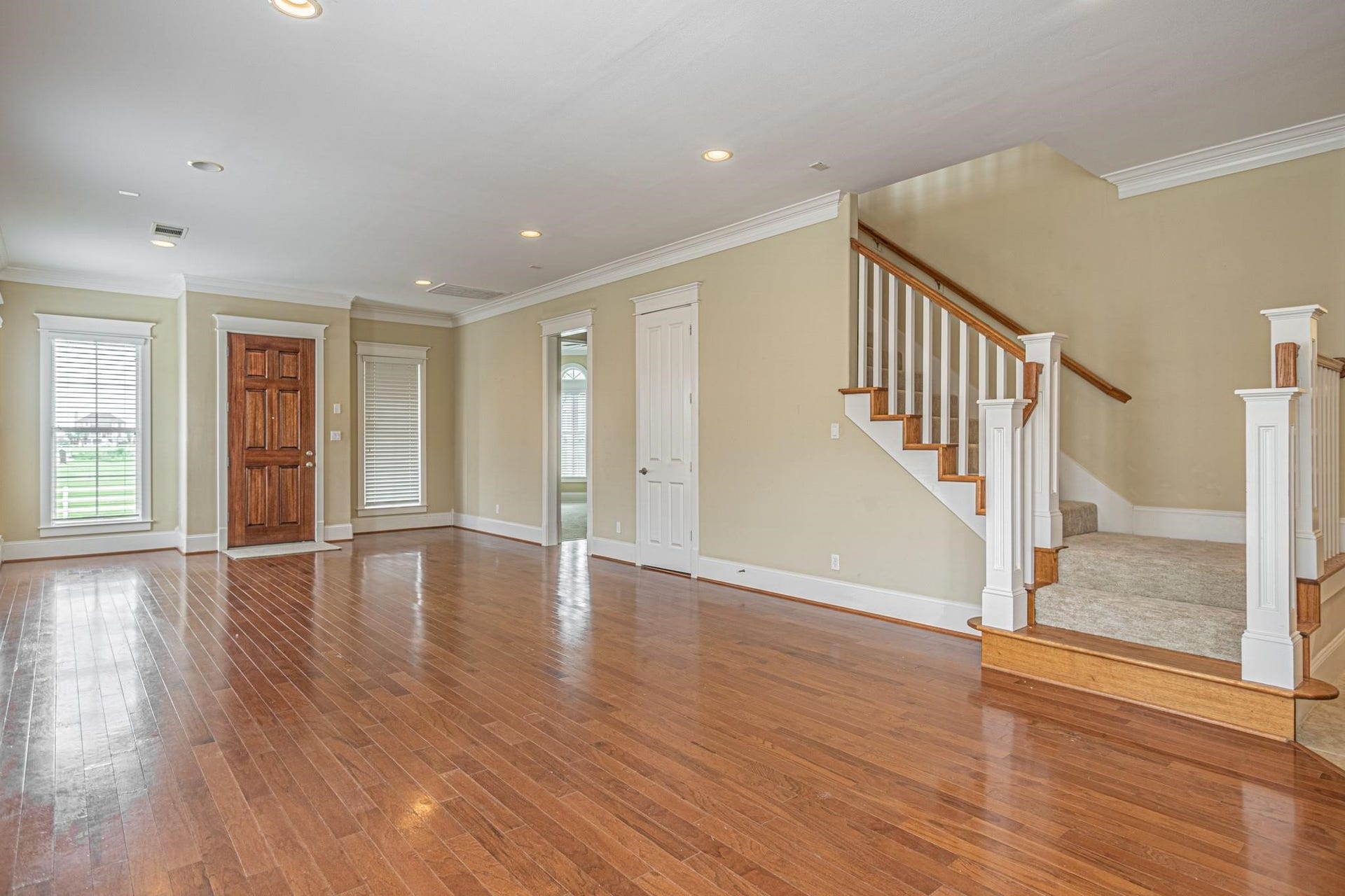6 Barque Lane, Galveston, TX 77554 Are you ready to check out the rest of the townhome? Lets head upstairs.
