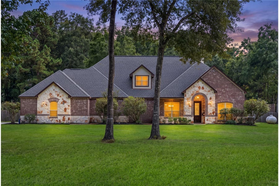Property photo for 818 Commons Lake Edge Drive, Huffman, TX