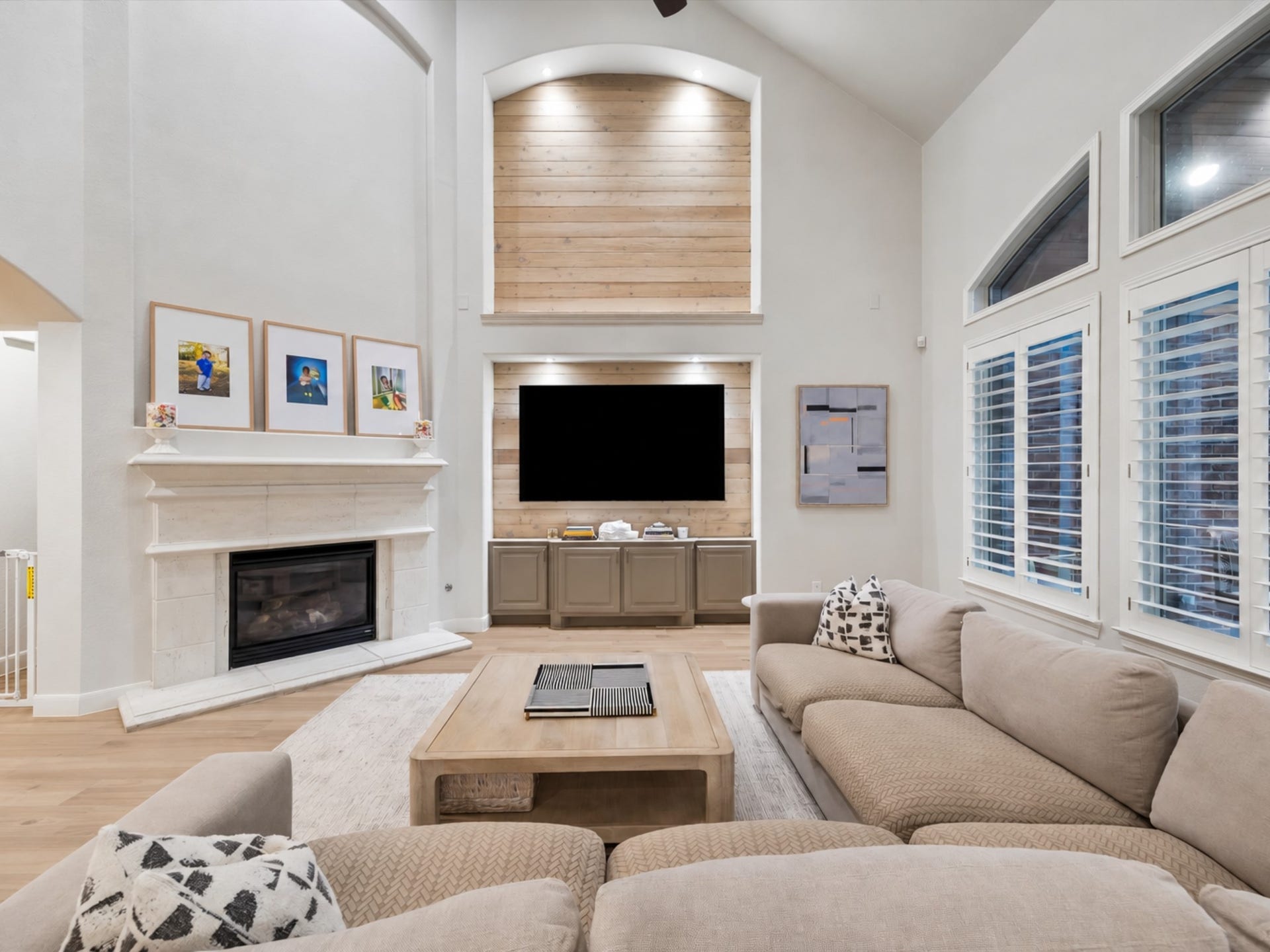 7922 EMERALD HAVEN DRIVE, Sugar Land, TX 77479 THE TWO-STORY FAMILY ROOM FEATURES A FIREPLACE, BUILT-IN MEDIA CENTER, AND A WALL OF WINDOWS OVERLOOKING THE COVERED PATIO.