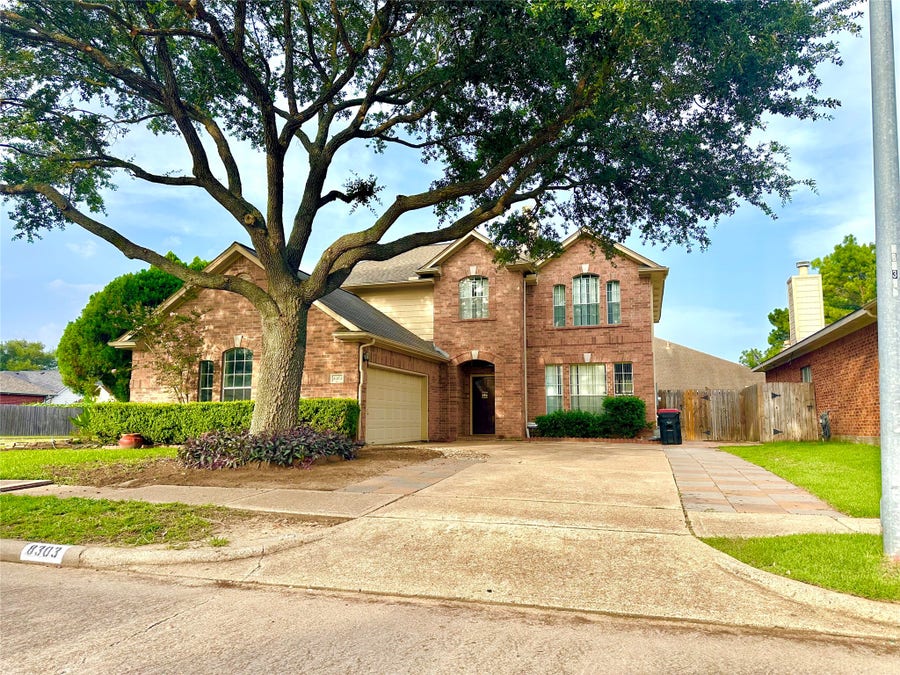 Property photo for 8303 Cliffshire Court, Houston, TX