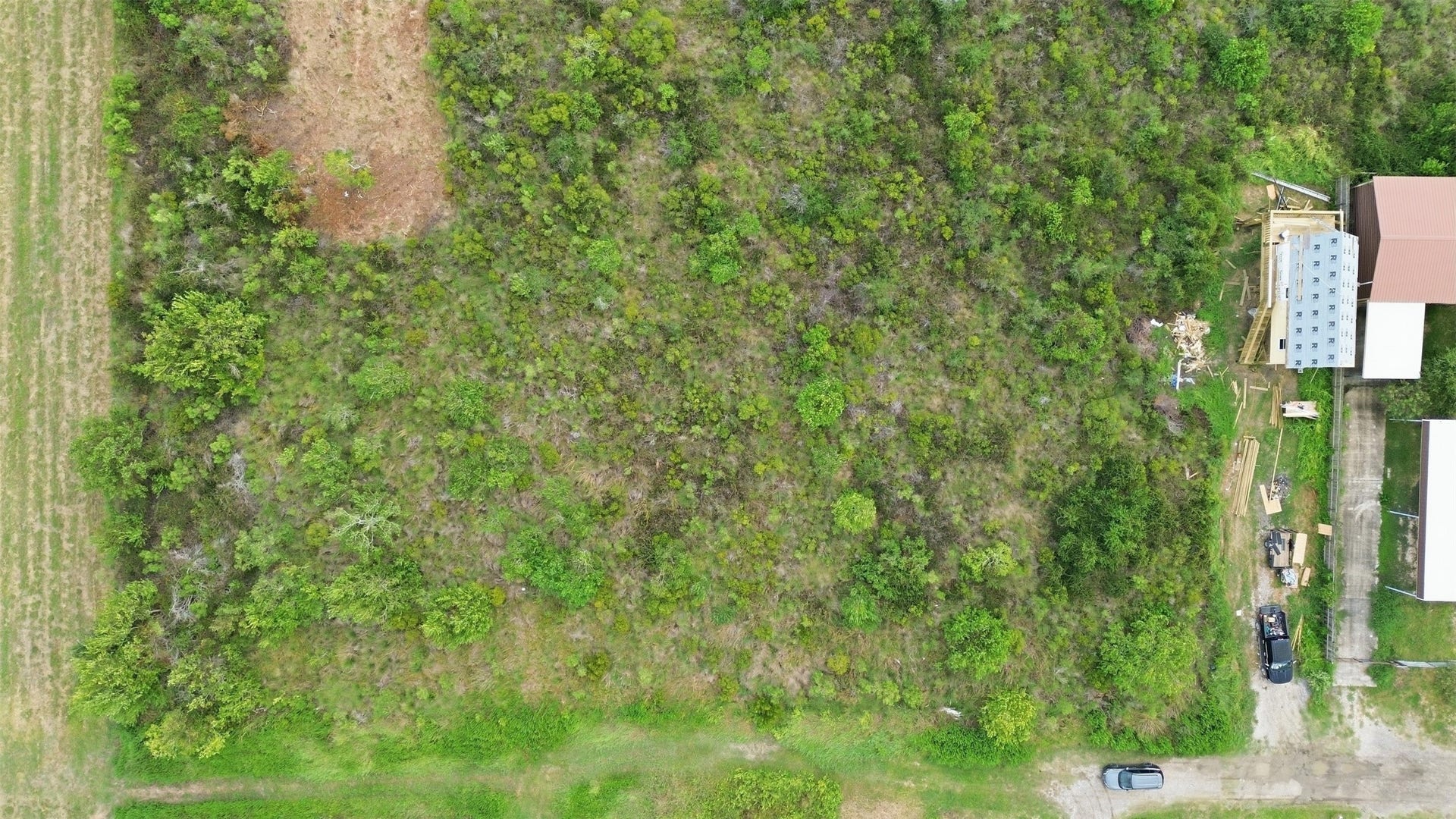 17 W Street, San Leon, TX 77539 Directly overhead view of the tract, showing its overall shape and natural vegetation. The cleared area at the top of the frame is easy to see.