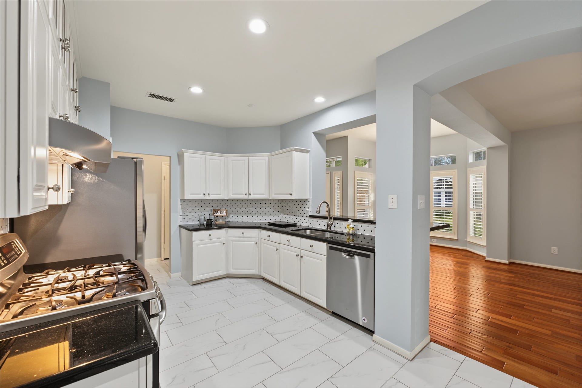 51 S Spiral Vine Circle, The Woodlands, TX 77381 51 S Spiral Vine Circle, The Woodlands, TX 77381