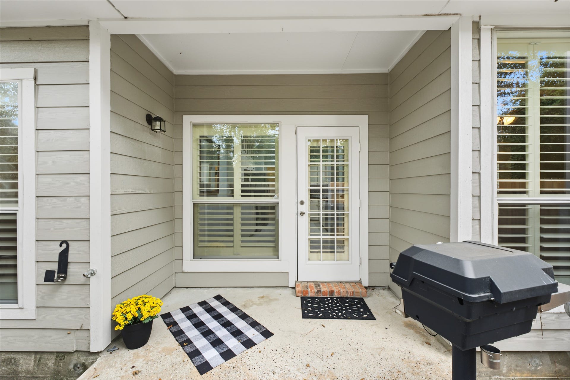 51 S Spiral Vine Circle, The Woodlands, TX 77381 Super cute, private and very peaceful back patio