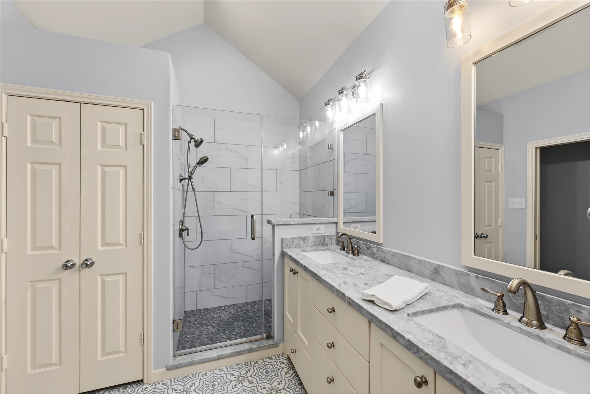 51 S Spiral Vine Circle, The Woodlands, TX 77381 Primary bathroom extra large walk in shower!