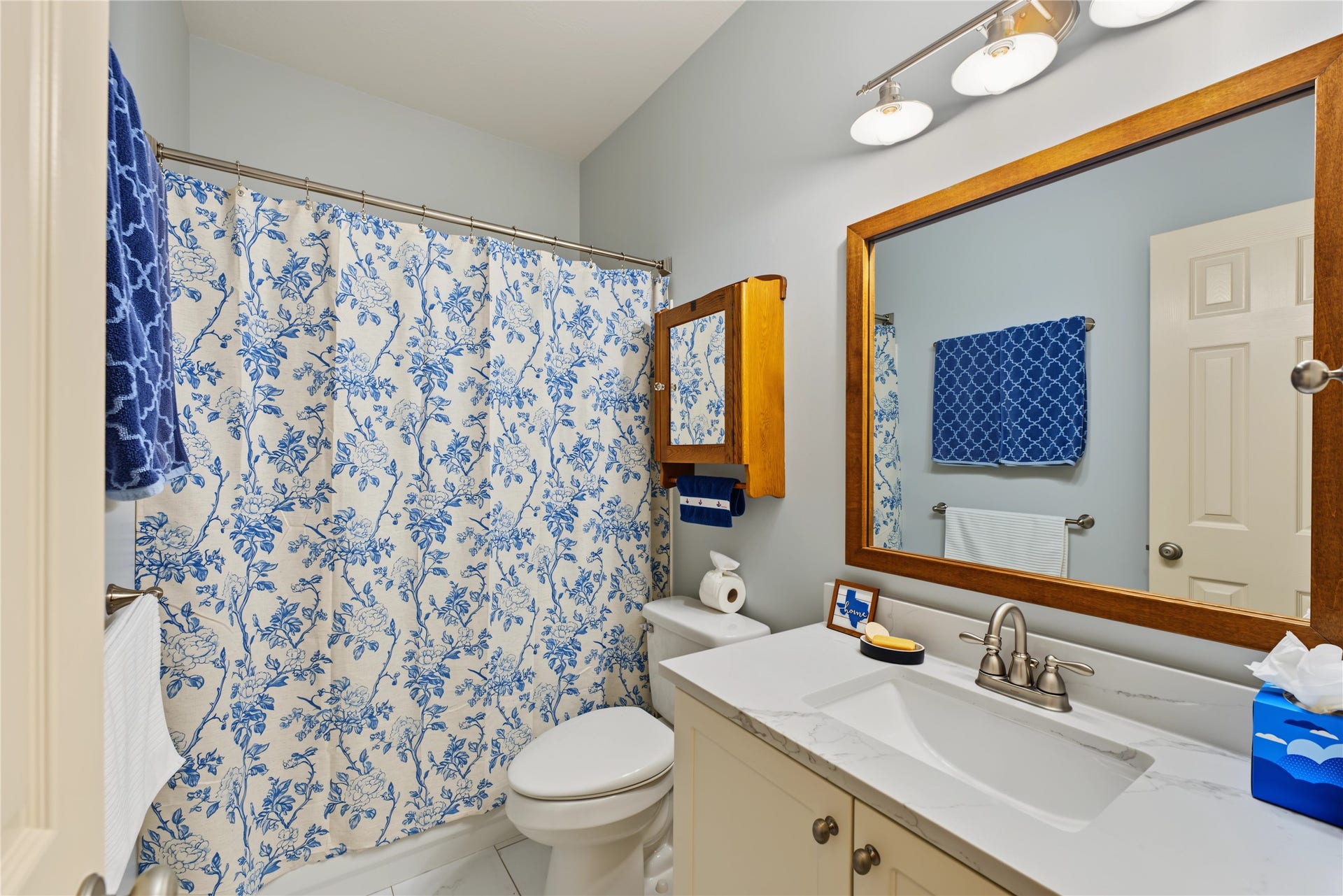 51 S Spiral Vine Circle, The Woodlands, TX 77381 Super cute 2nd full bathroom, remodeled to include quartz countertops!