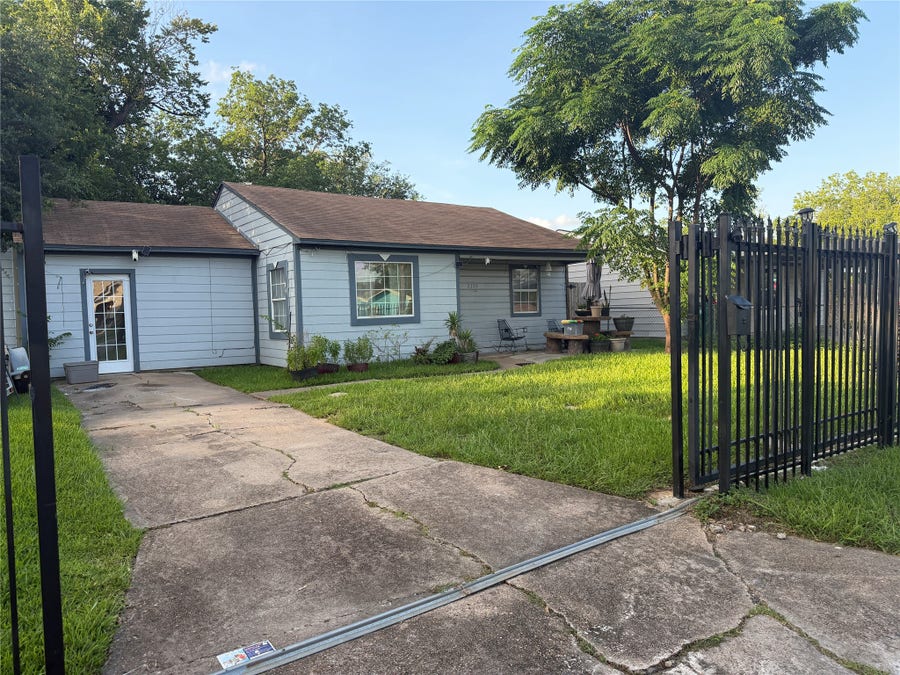 Property photo for 2305 Windsor Lane, Pasadena, TX