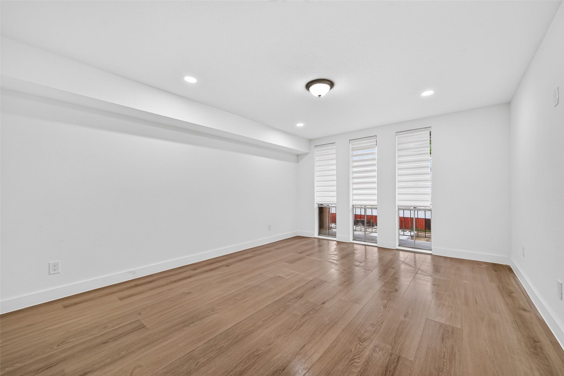 4633 Wild Indigo Street, #530, Houston, TX 77027 Quality laminate flooring throughout, fresh neutral finishes, and all-new interior doors create a cohesive, carpet-free living environment