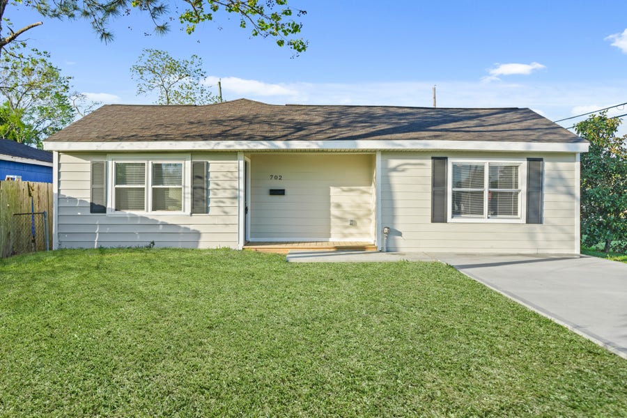 Property photo for 702 S Nugent Street, La Porte, TX