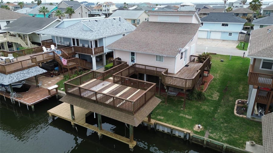 Property photo for 1031 Redfish Street, Bayou Vista, TX