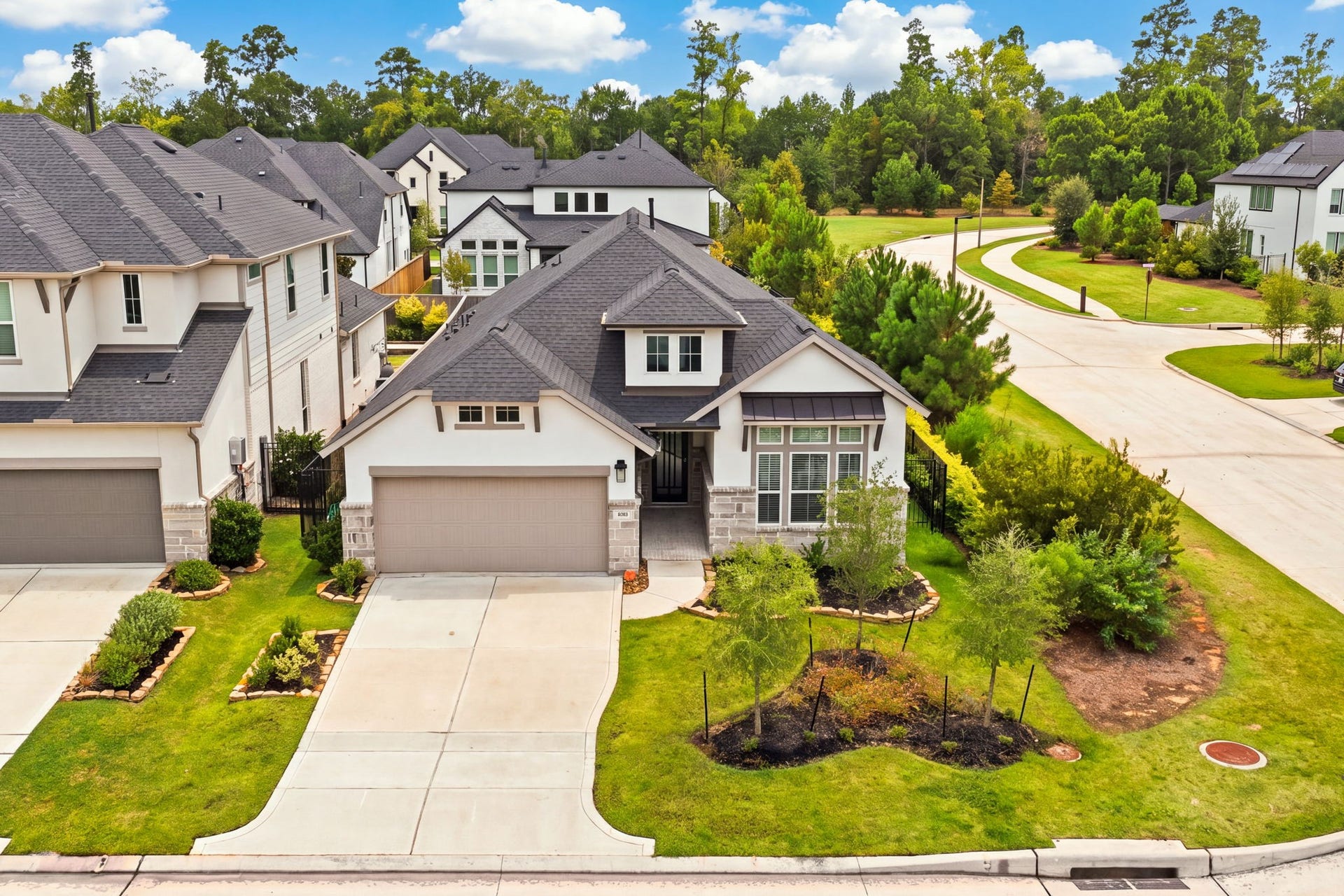 8143 Fenway Heights Dr, The Woodlands, TX 77389 2024 built one story corner unit. Let's go in!