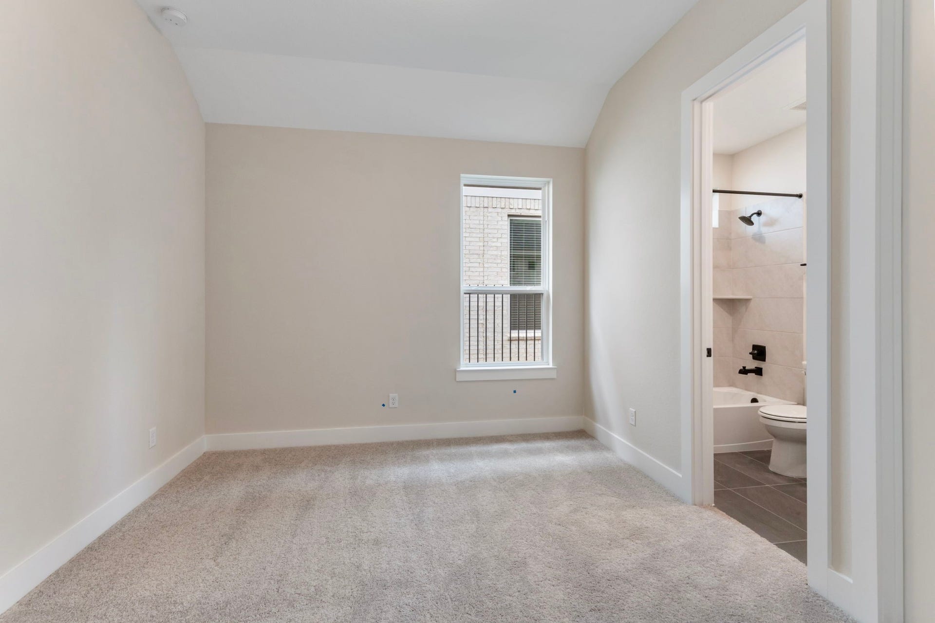 8143 Fenway Heights Dr, The Woodlands, TX 77389 Third guest bedroom that features an ensuite bathroom!