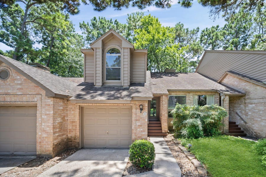 Property photo for 13 Lakeridge Drive, Spring, TX