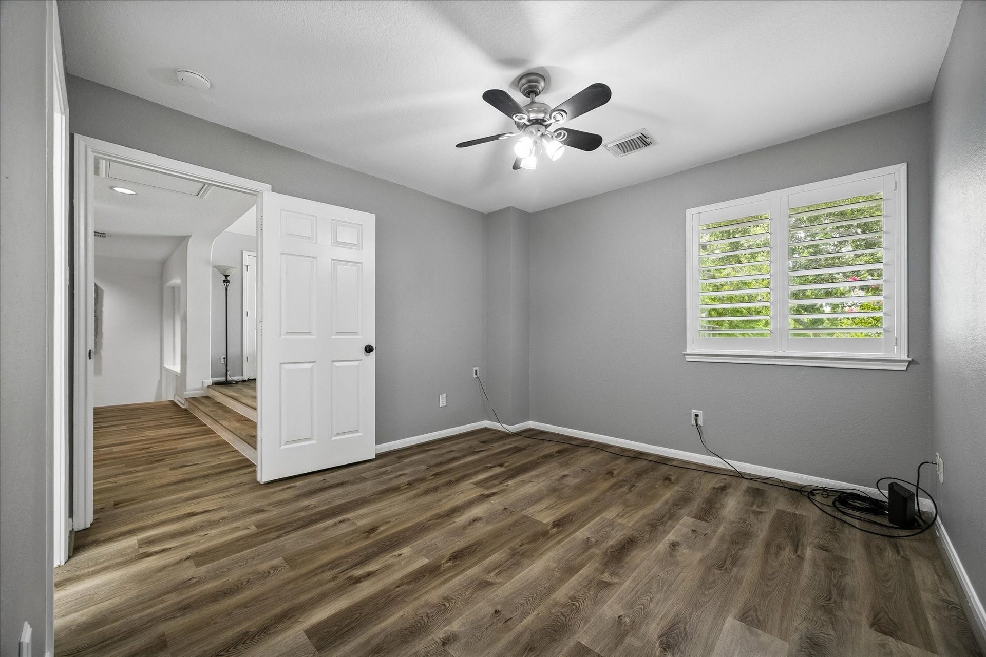 This spacious secondary bedroom offers beautiful golf course views, luxury vinyl plank flooring, and convenient access to the shared Jack-and-Jill bathroom, creating a comfortable and inviting retreat.