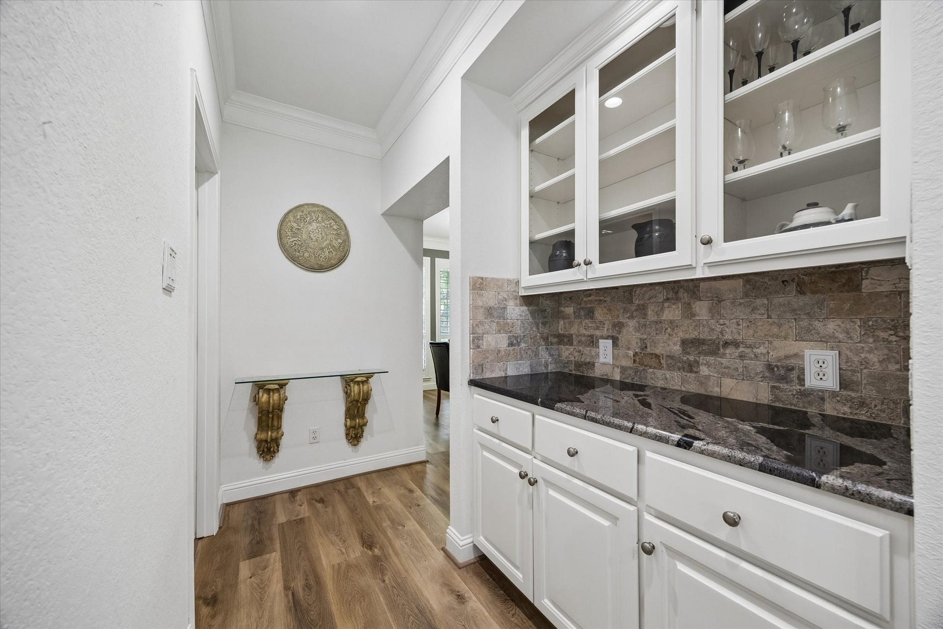 A convenient butler's pantry, located just off the kitchen, provides additional storage, prep space, and an elegant area for displaying serving pieces or entertaining essentials.