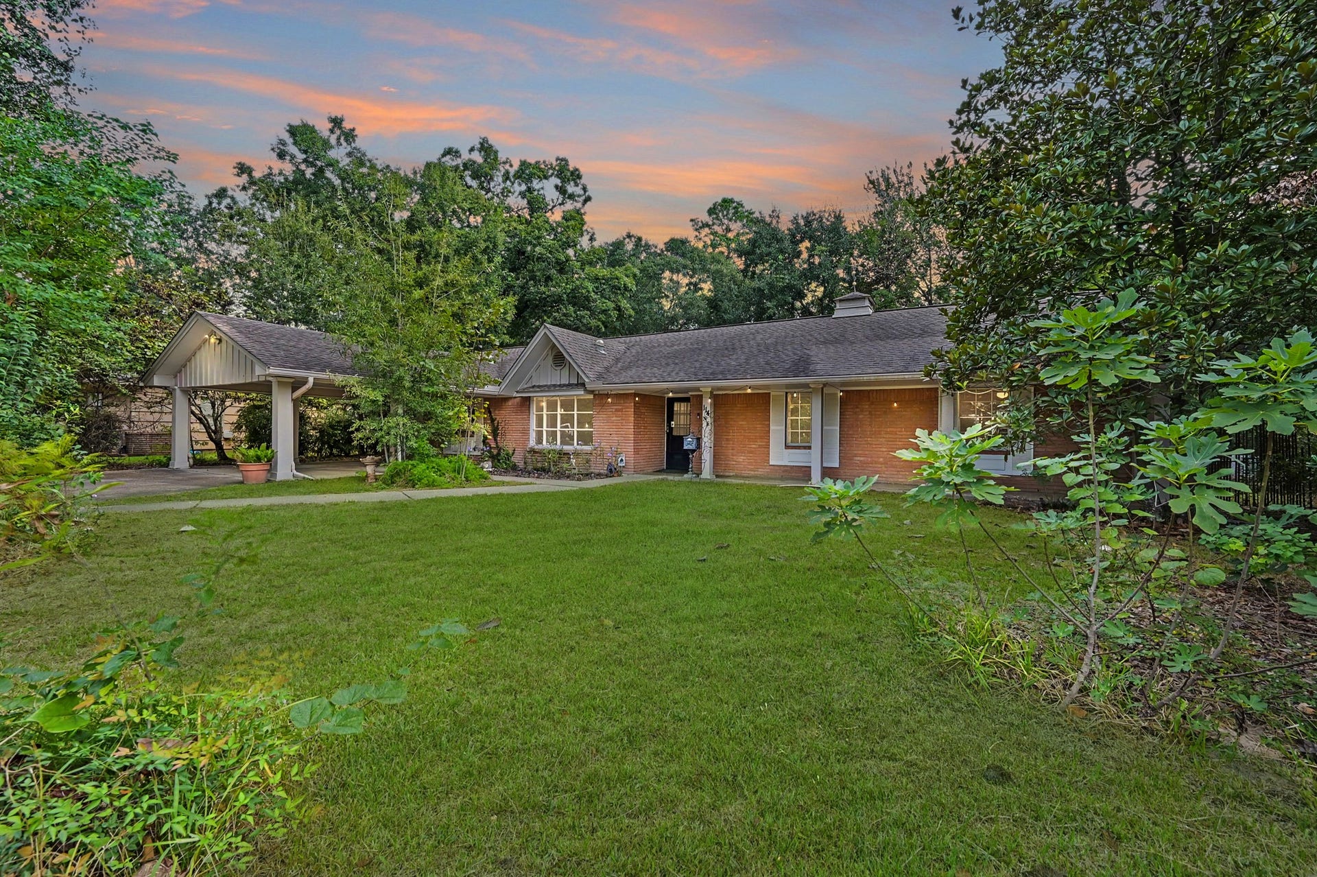 114 N Woodsway Street E, Conroe, TX 77301 114 N Woodsway Street E, Conroe, TX 77301