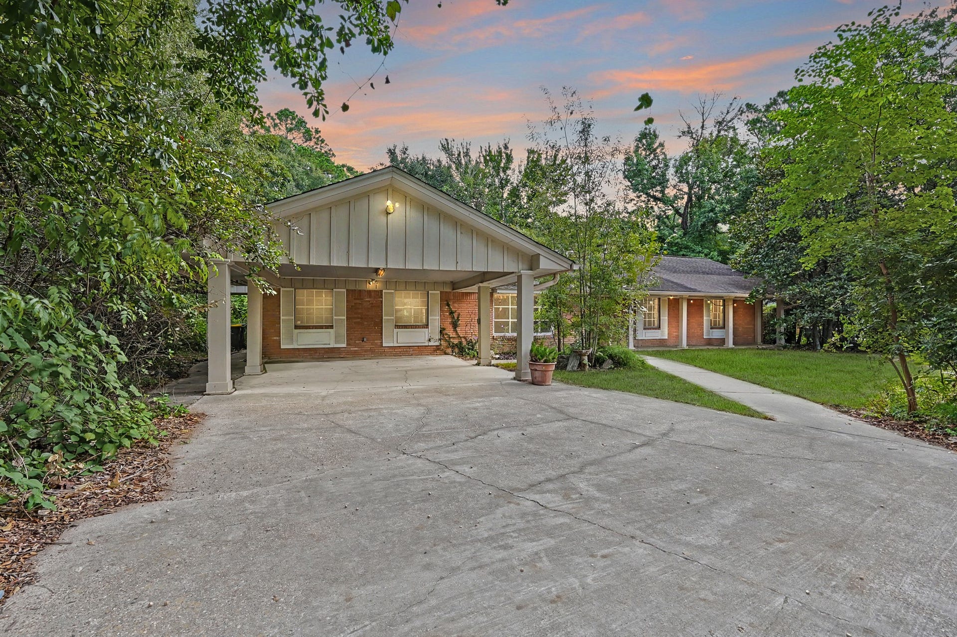 114 N Woodsway Street E, Conroe, TX 77301 114 N Woodsway Street E, Conroe, TX 77301