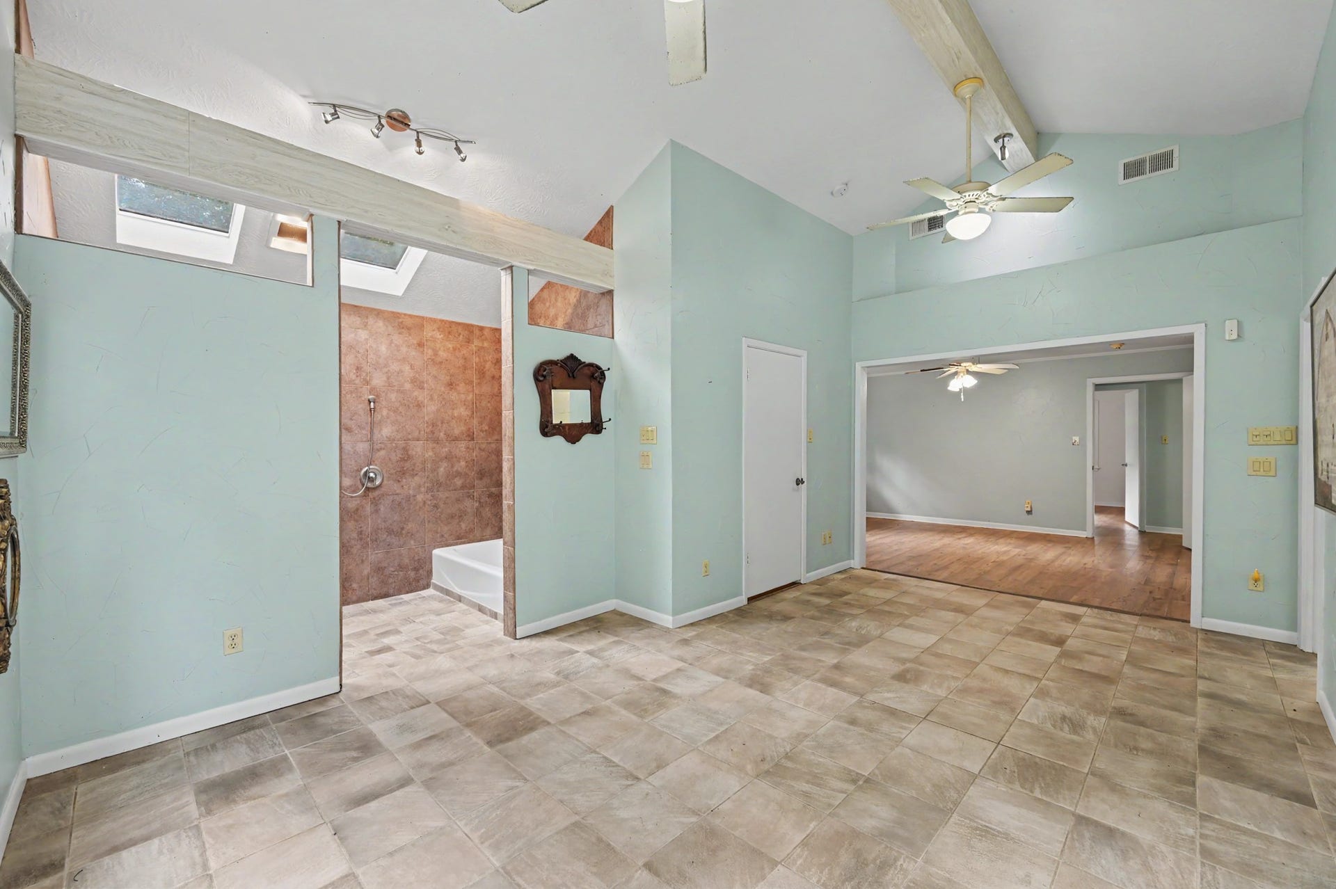114 N Woodsway Street E, Conroe, TX 77301 114 N Woodsway Street E, Conroe, TX 77301