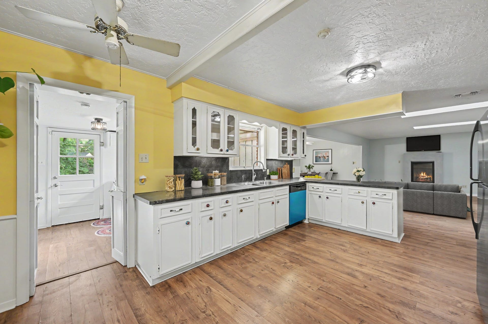 114 N Woodsway Street E, Conroe, TX 77301 114 N Woodsway Street E, Conroe, TX 77301