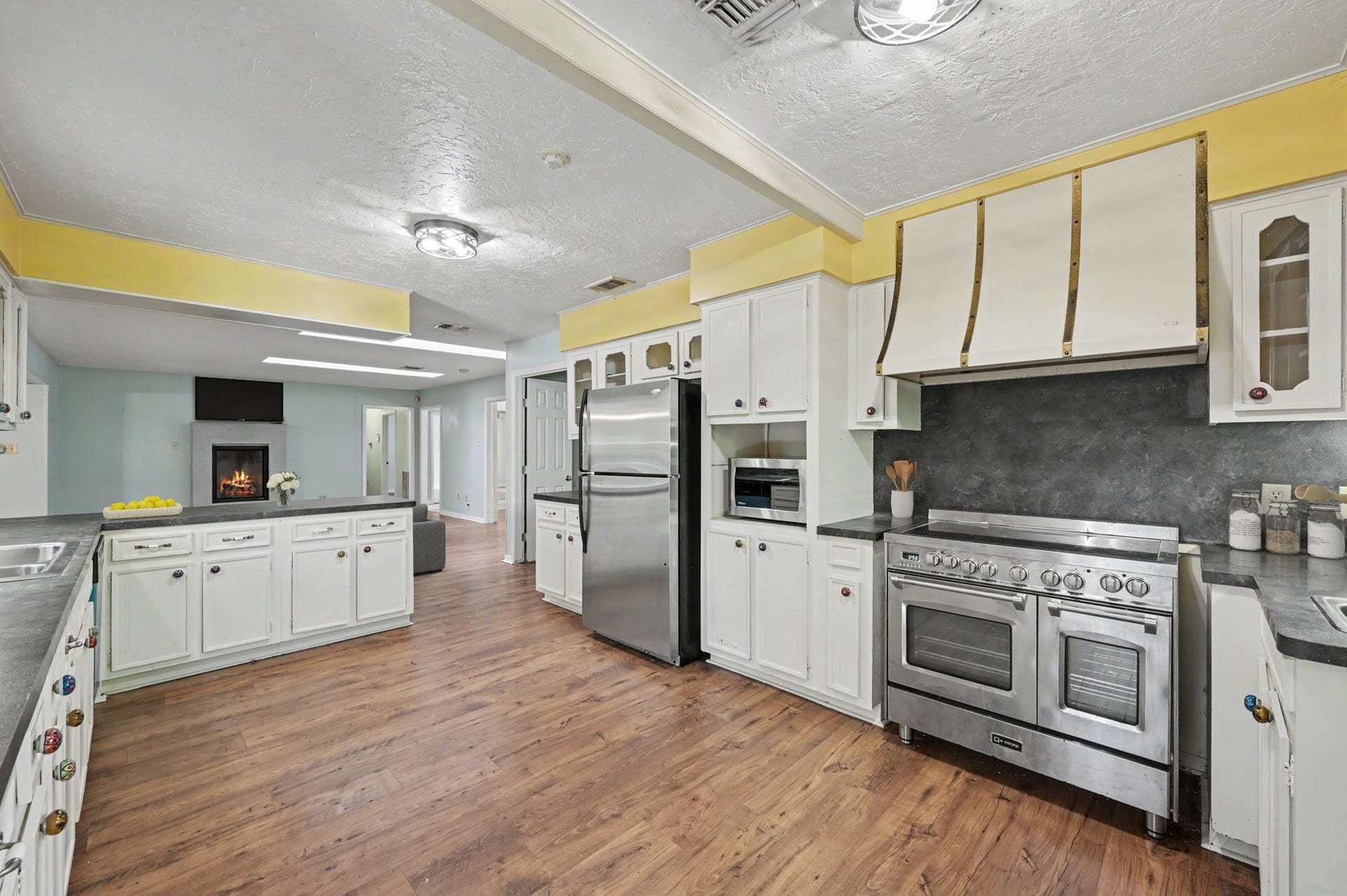 114 N Woodsway Street E, Conroe, TX 77301 114 N Woodsway Street E, Conroe, TX 77301