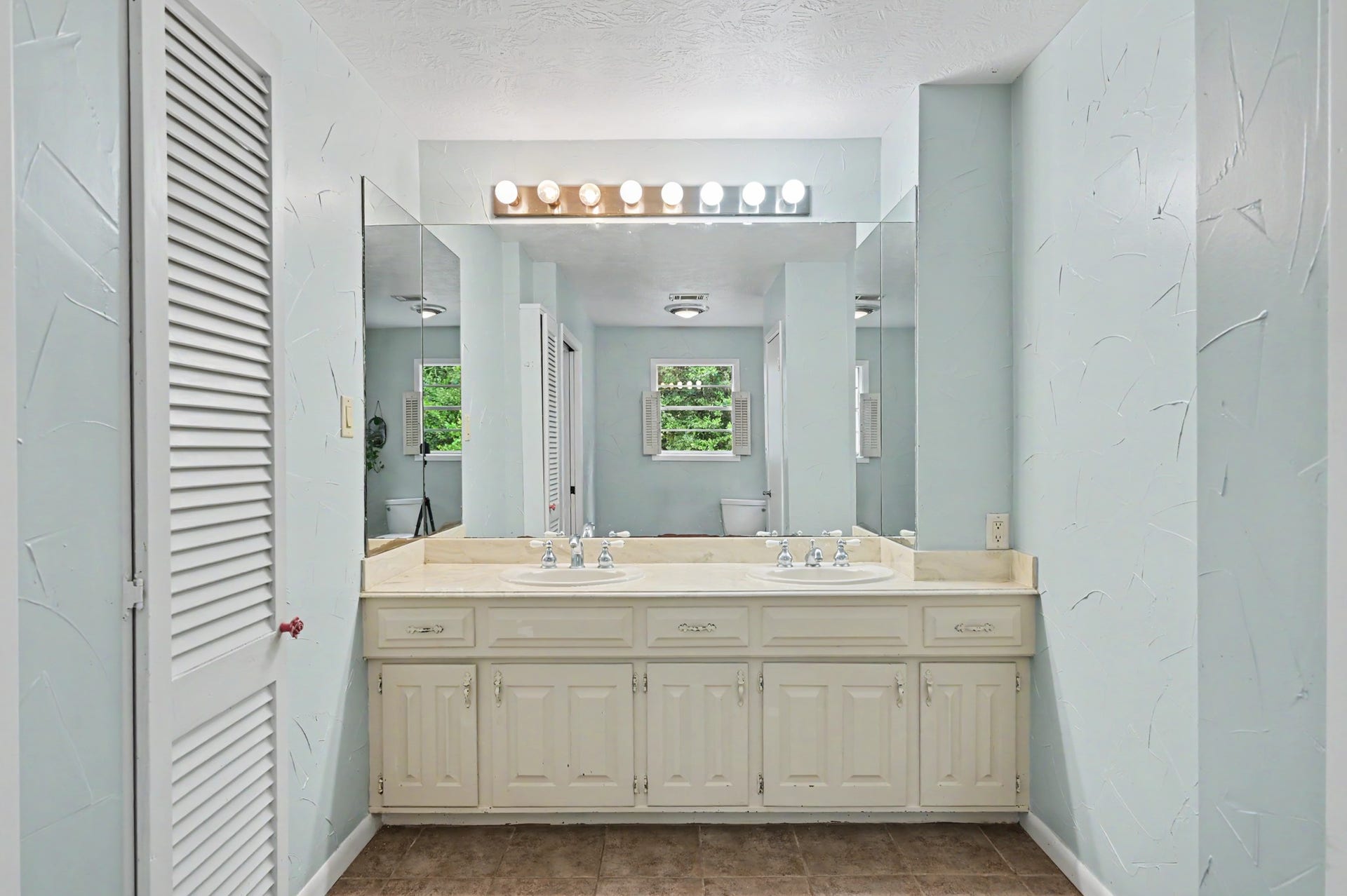 114 N Woodsway Street E, Conroe, TX 77301 114 N Woodsway Street E, Conroe, TX 77301
