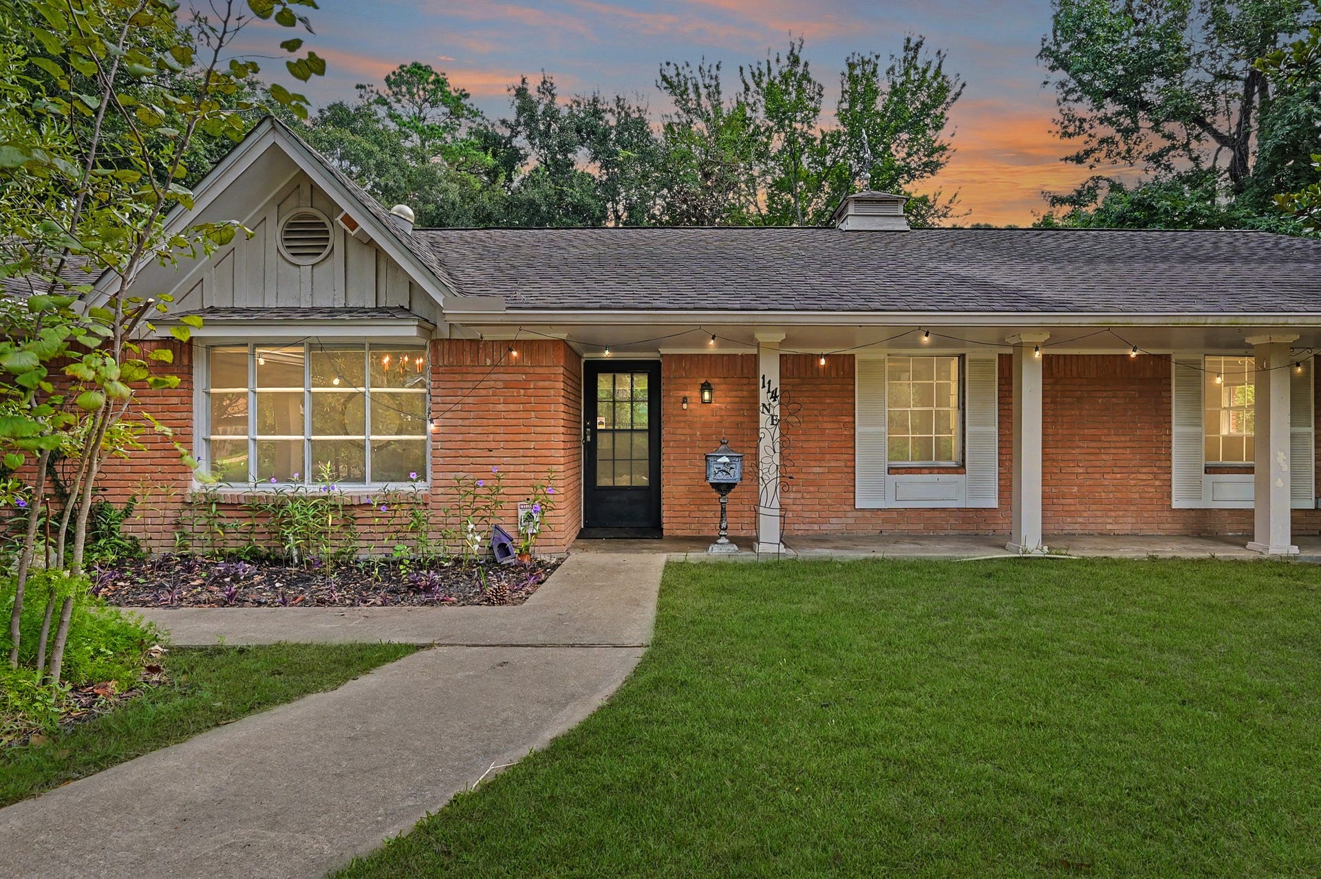 114 N Woodsway Street E, Conroe, TX 77301 114 N Woodsway Street E, Conroe, TX 77301
