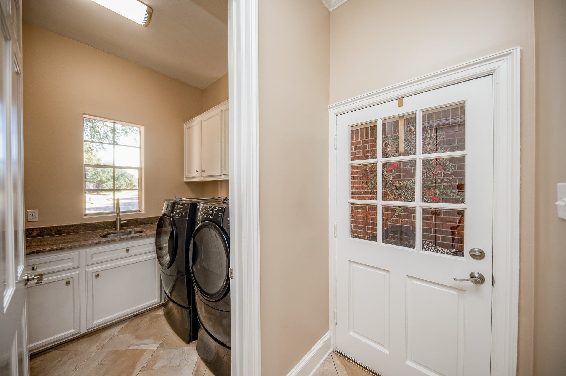 23014 Laguna Point Drive, Katy, TX 77450 A spacious utility room sits just off the handy patio door.