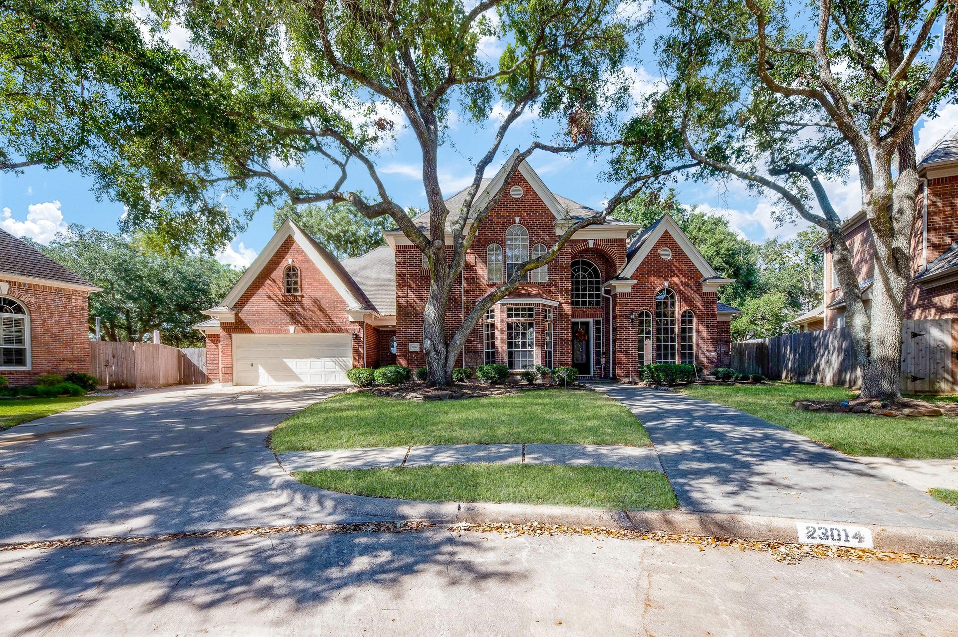 23014 Laguna Point Drive, Katy, TX 77450 Impeccably maintained, inside and out, the home shows proud home ownership with amazing curb appeal!