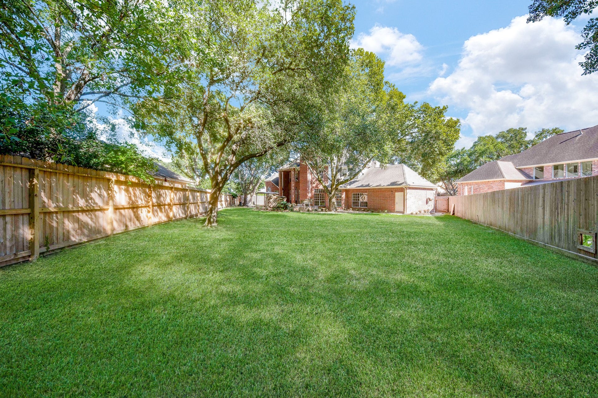 23014 Laguna Point Drive, Katy, TX 77450 Your home is enclosed by privacy fencing and rich green carpeting!
