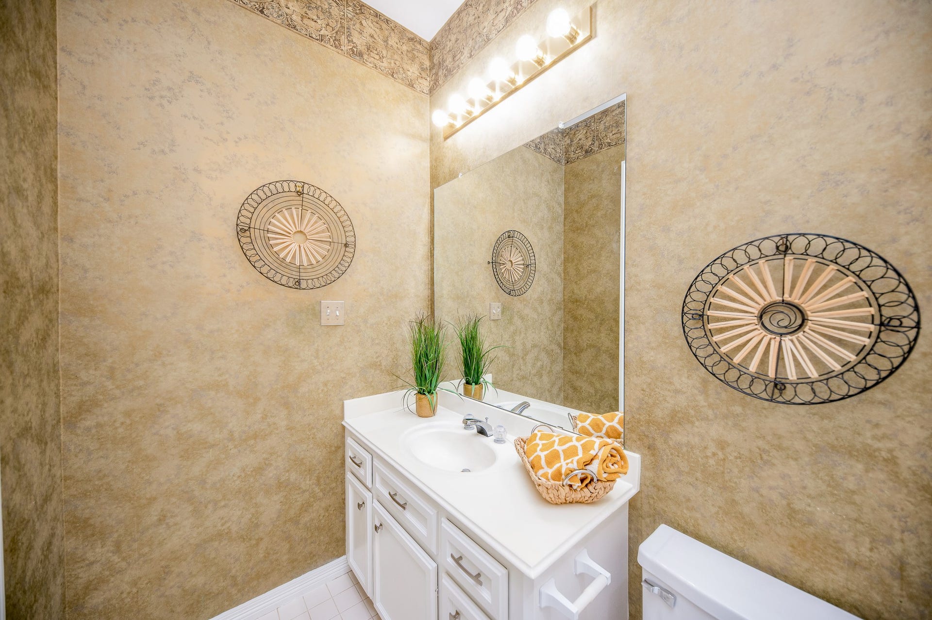 23014 Laguna Point Drive, Katy, TX 77450 Even the half-bath offers a happy welcome!