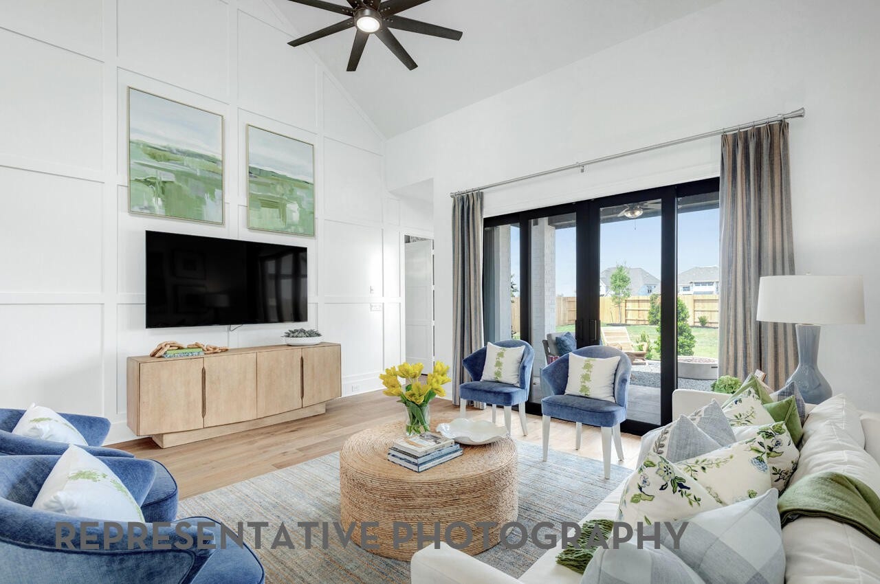 17923 Pathway Forest Lane, Webster, TX 77598 Family Room